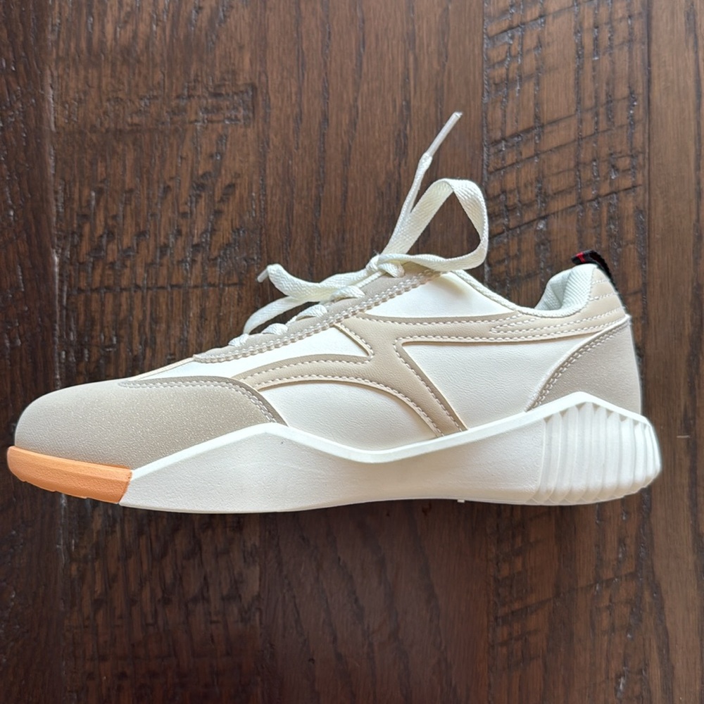 Brand new never worn De Florence athletic shoes - Picture 3 of 4